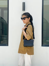 Load image into Gallery viewer, Emma in Black