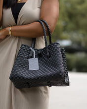 Load image into Gallery viewer, Natura (Mini) in Black
